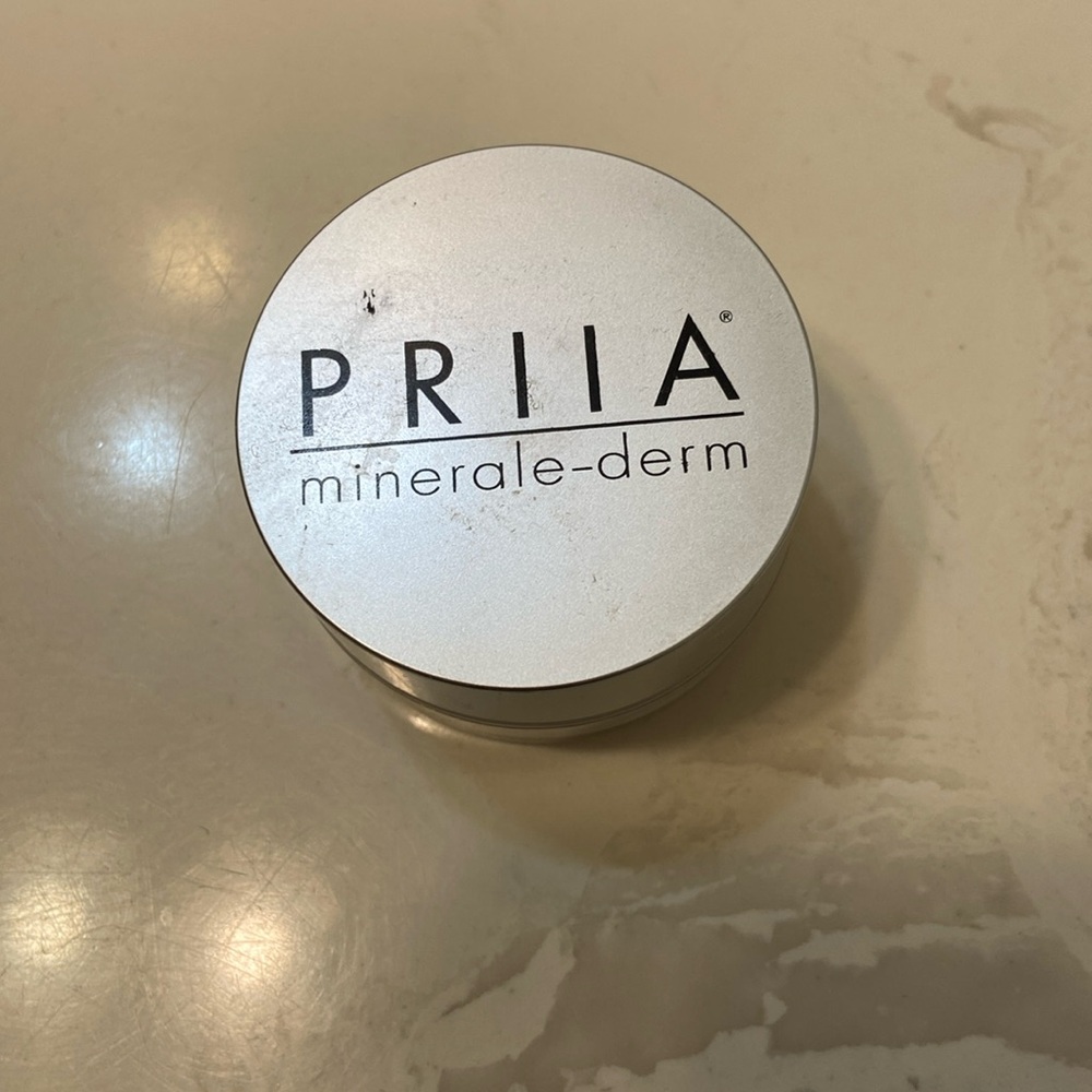 NWT Priia calm down advanced anti blemish powder